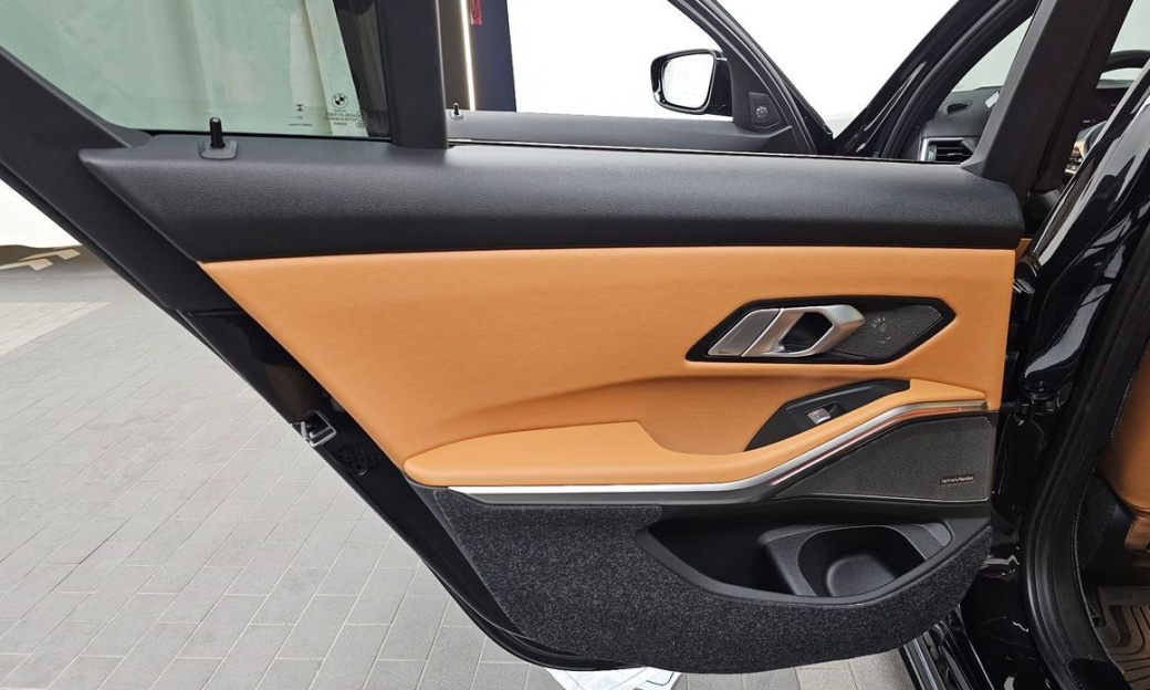 BMW 3-Series 320i M Sport, 2024
