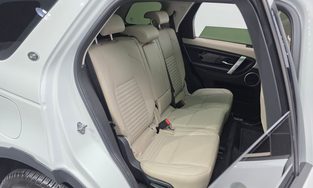 Land Rover Discovery Sport P250 SE, 2022