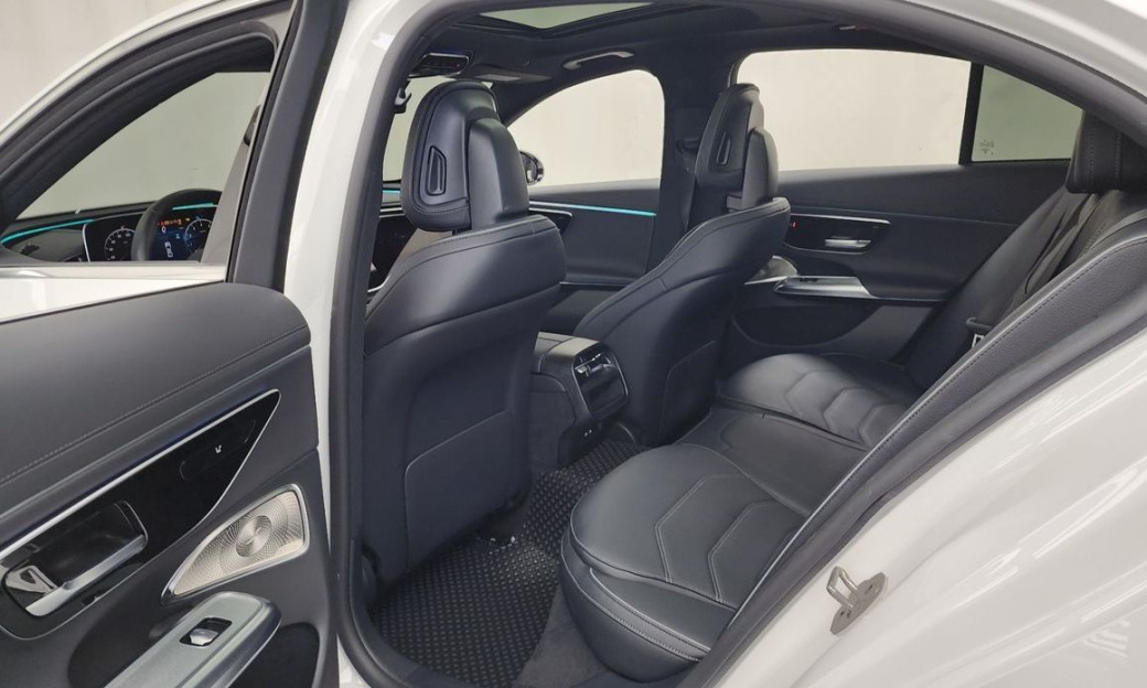 Mercedes-Benz E-Class E300 4MATIC AMG Line, 2024