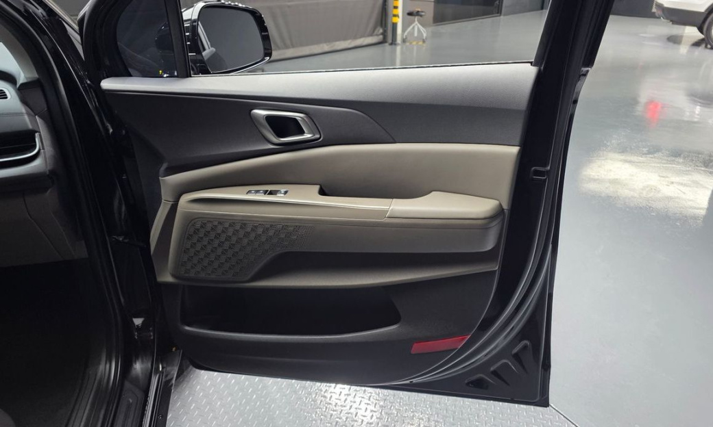 Kia Carnival 9-Seater Prestige, 2025