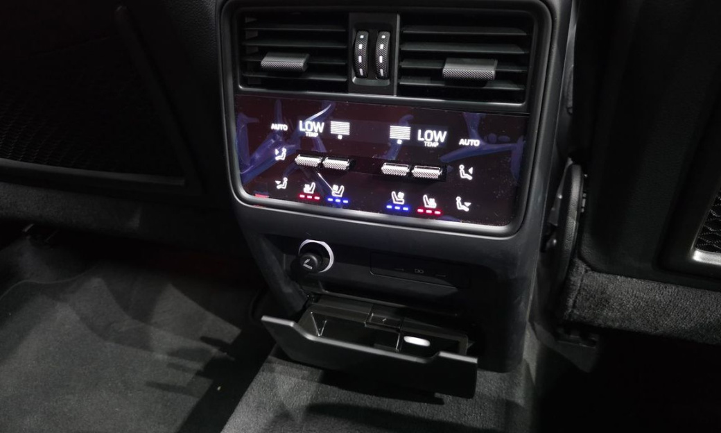Porsche Cayenne 3.0, 2024