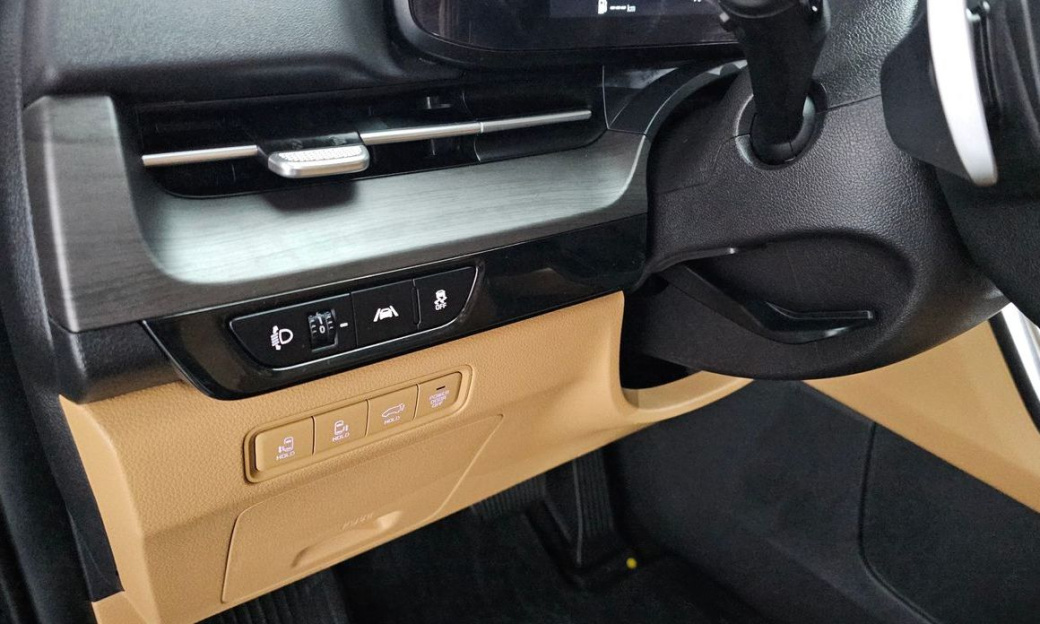 Kia Carnival 9-Seater Signature, 2023
