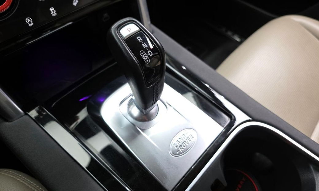 Land Rover Discovery Sport P250 SE, 2022