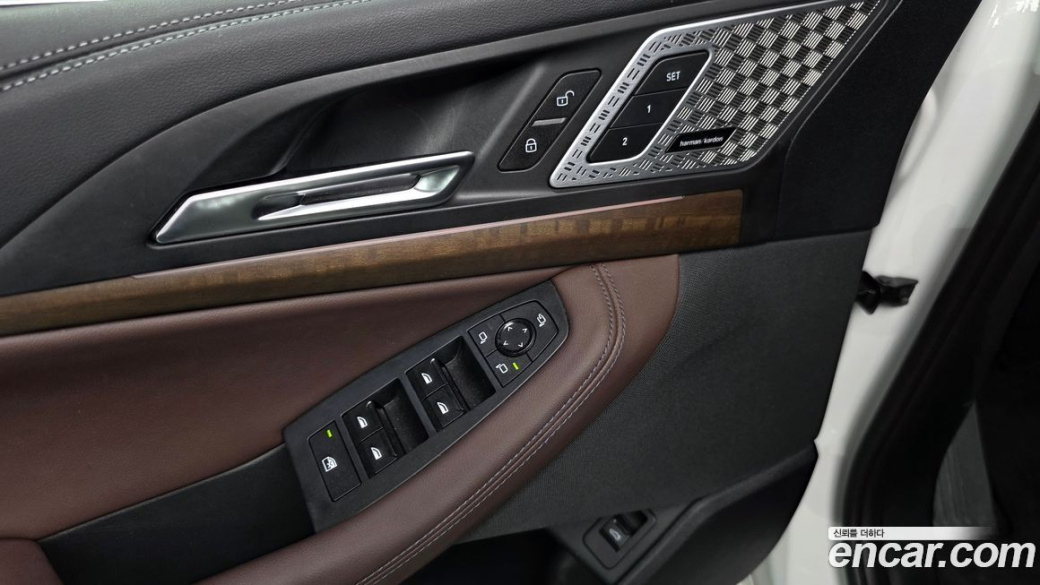 BMW 2-Series 220i Luxury, 2024