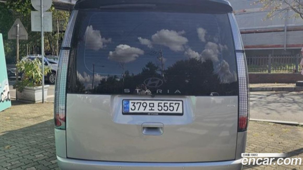Hyundai Staria 4WD Lounge 9-Seater, 2025