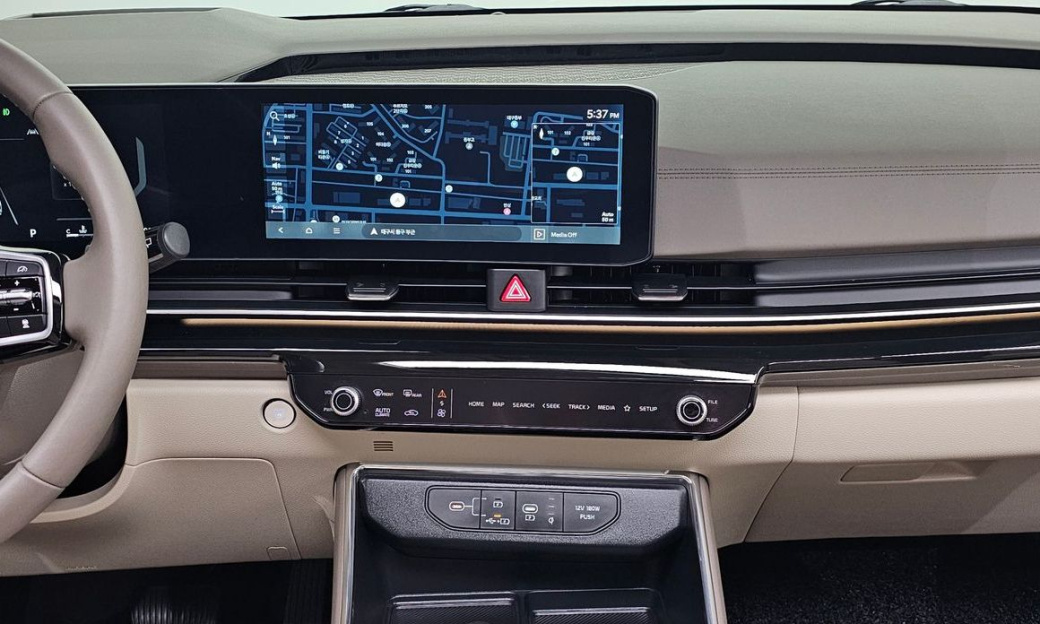 Kia Carnival 7-Seater Gravity, 2024
