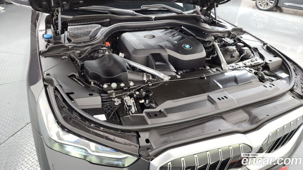 BMW 5-Series 530i xDrive, 2024
