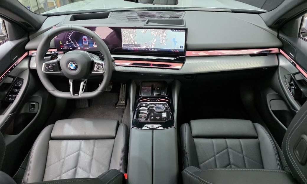 BMW 5-Series 520i M Sport, 2025