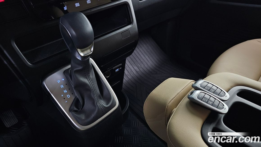 Hyundai Staria Tourer 11-Seater, 2023