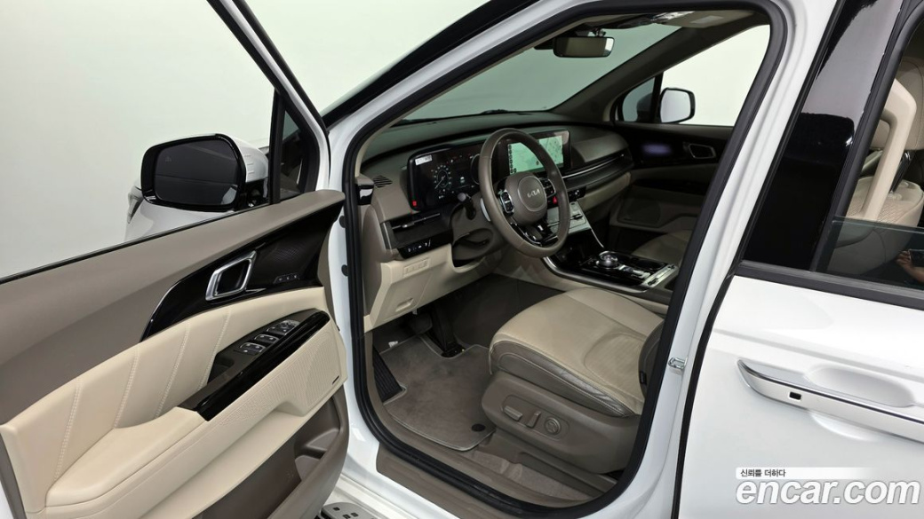 Kia Carnival 7-Seater Signature, 2023