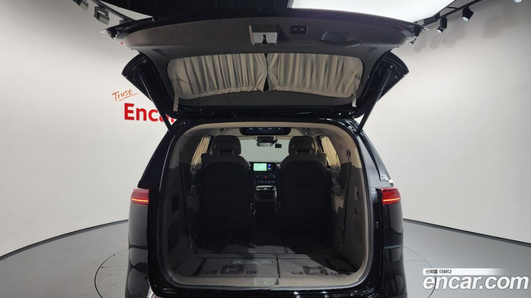 Kia Carnival 7-Seater Hi-Limousine, 2023