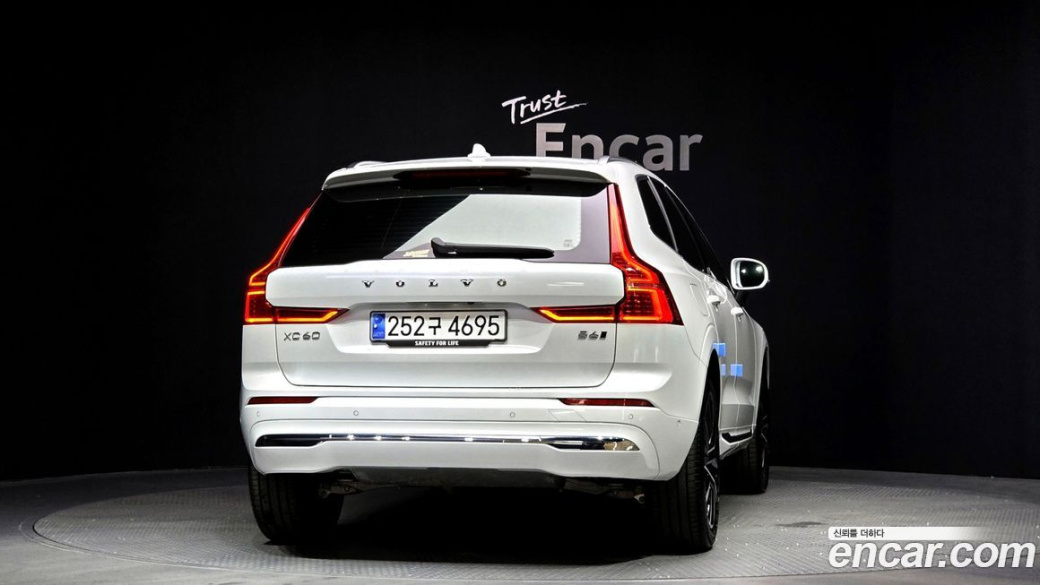 Volvo XC60 B6 Ultimate Bright, 2024