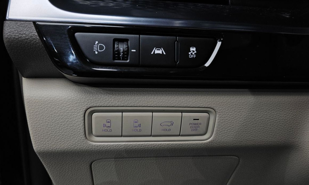 Kia Carnival 9-Seater Hi-Limousine, 2023