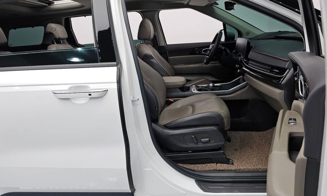 Kia Carnival 9-Seater Signature, 2025