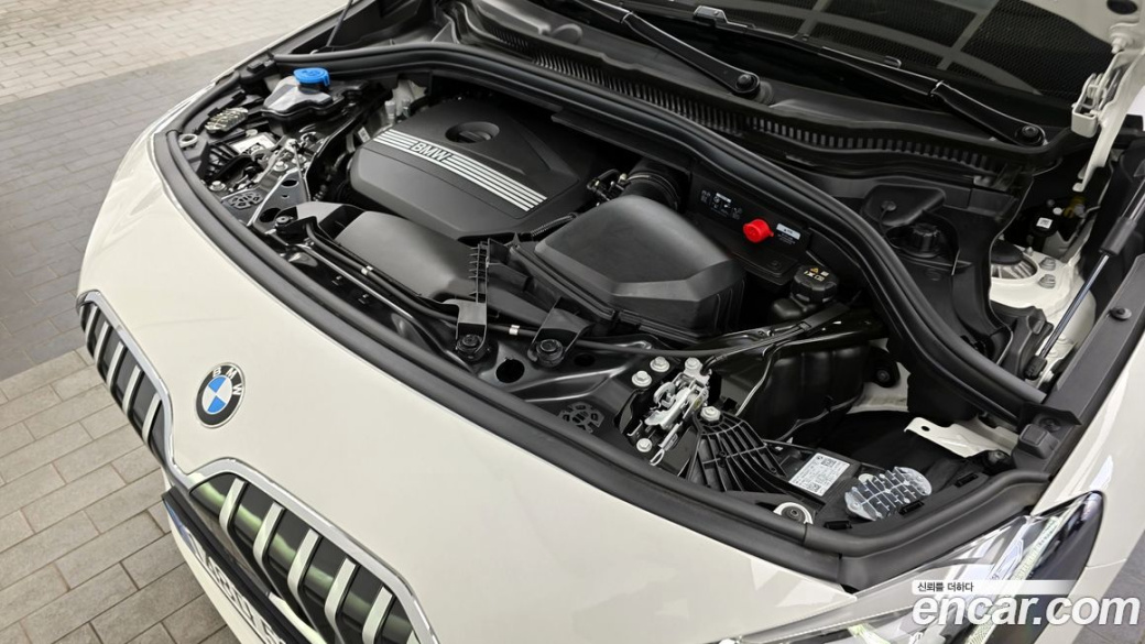 BMW 2-Series 220i Luxury, 2024