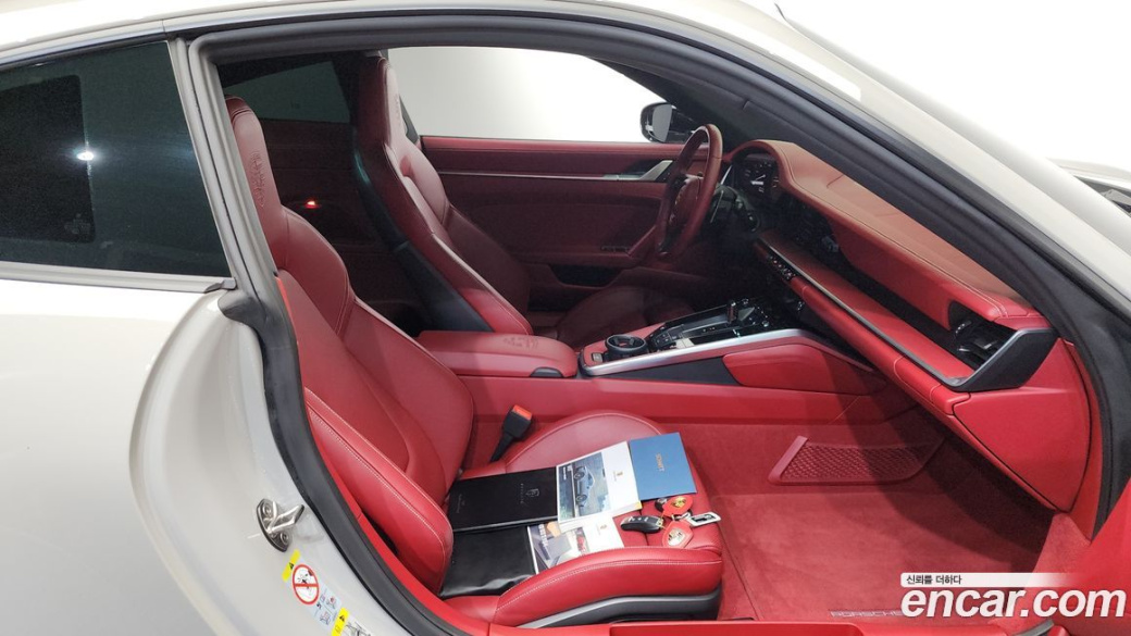 Porsche 911 Carrera 4 GTS, 2023