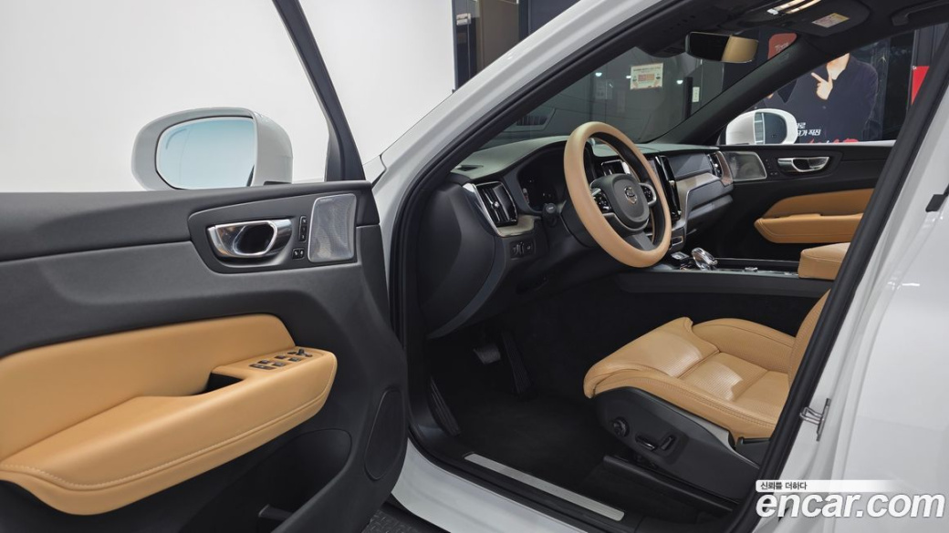 Volvo XC60 B6 Inscirtion, 2022