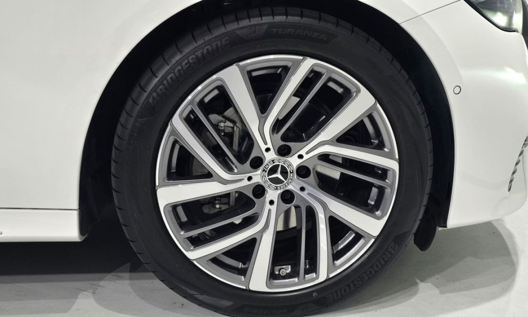 Mercedes-Benz E-Class E220d 4MATIC Exclusive, 2025