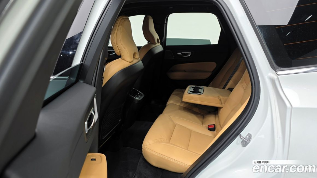 Volvo XC60 B5 Ultra Bright, 2025