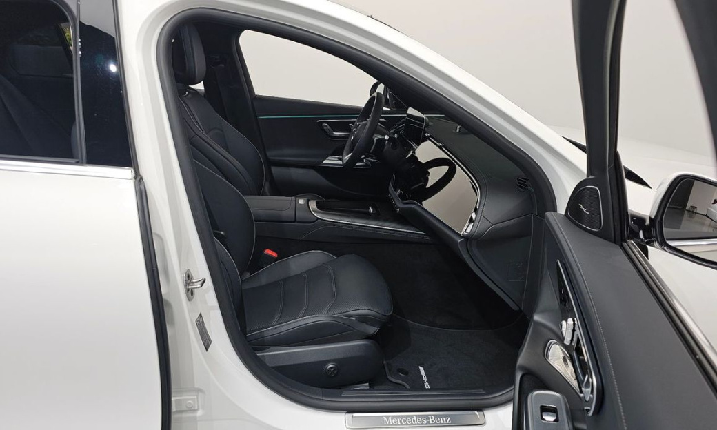 Mercedes-Benz E-Class E300 4MATIC AMG Line, 2025