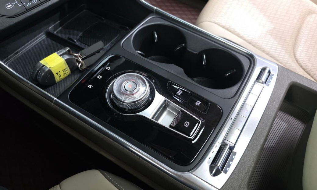 Kia Carnival 9-Seater Signature, 2024
