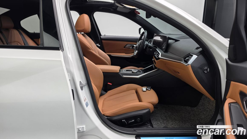 BMW 3-Series 320i, 2024