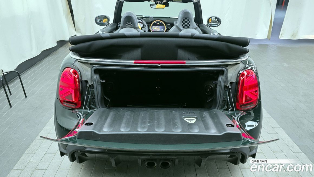 Mini Cooper Convertible JCW, 2024