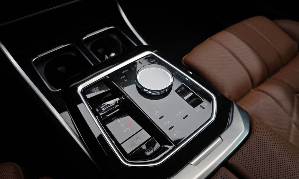 BMW 7-Series 740i xDrive M Sport, 2025