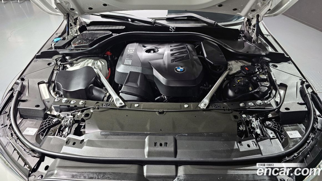 BMW 5-Series 520i M Sport, 2025