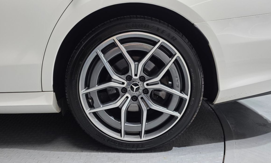 Mercedes-Benz E-Class E220d 4MATIC AMG Line, 2023