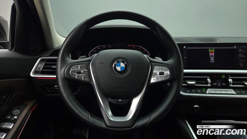 BMW 3-Series 320i Luxury, 2022