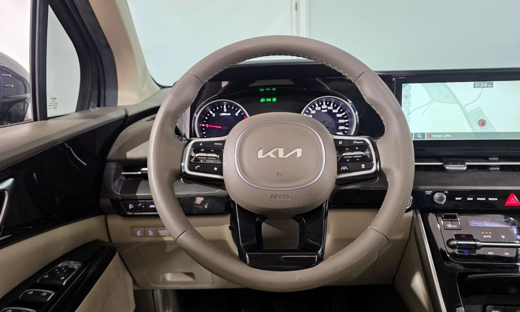 Kia Carnival 7-Seater Outdoor, 2023