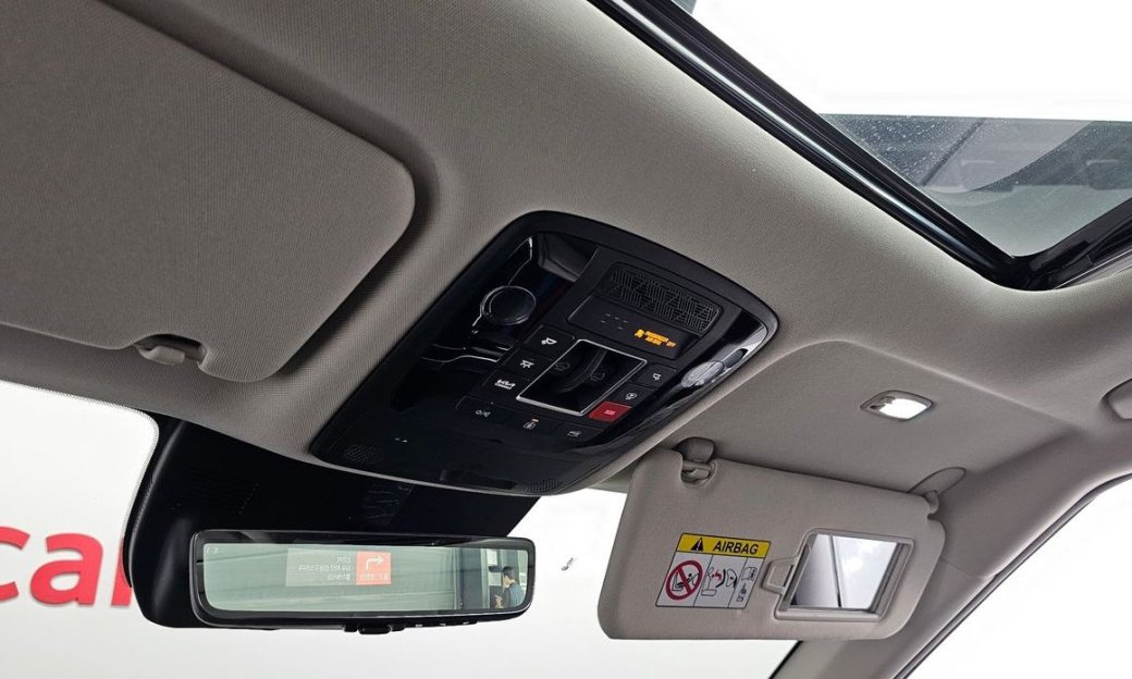Kia Carnival 7-Seater Gravity, 2025