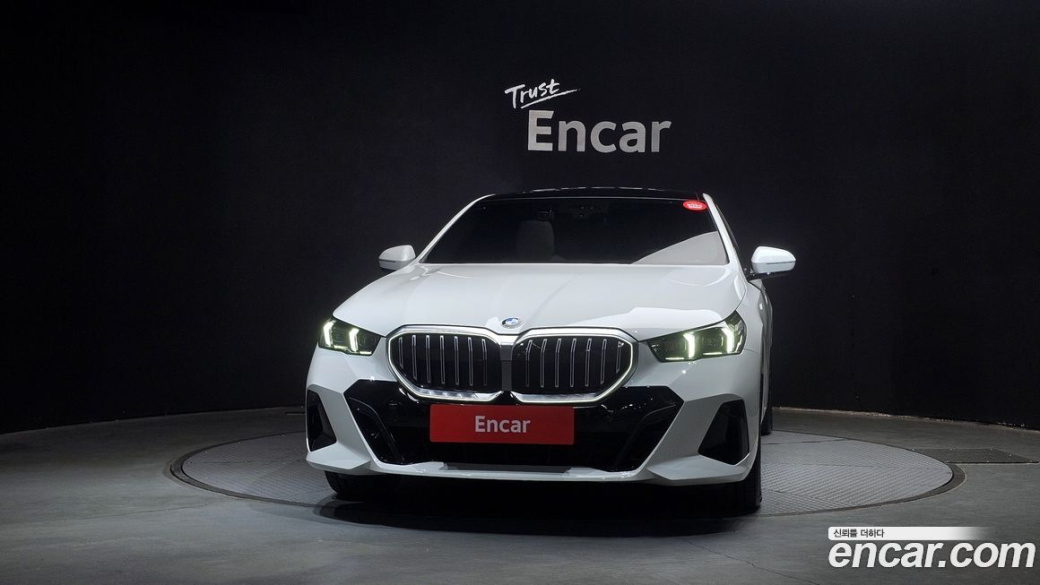 BMW 5-Series 520i M Sport, 2025
