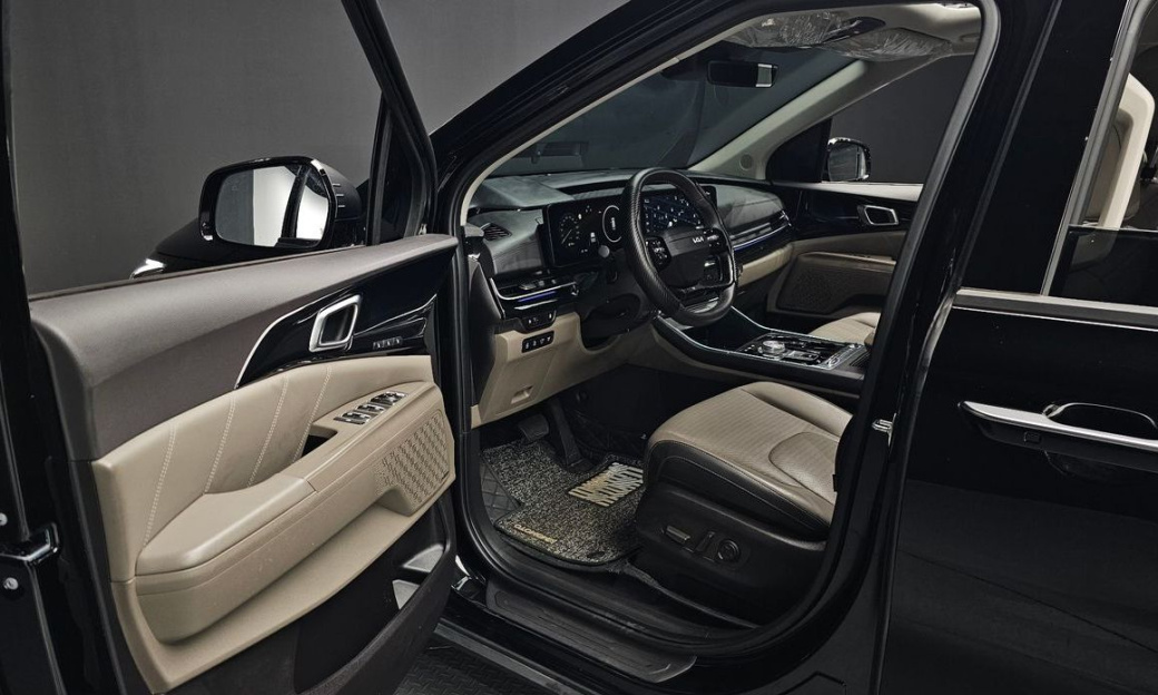 Kia Carnival 9-Seater Gravity, 2025