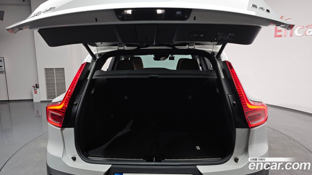 Volvo XC40 B4 Inscription, 2022