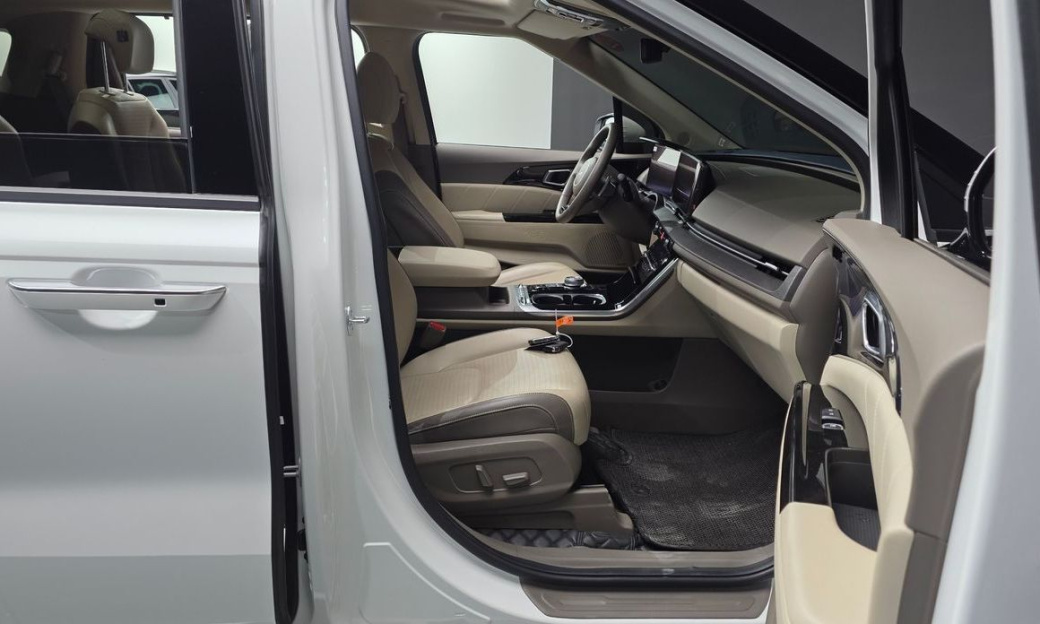 Kia Carnival 9-Seater Signature, 2023