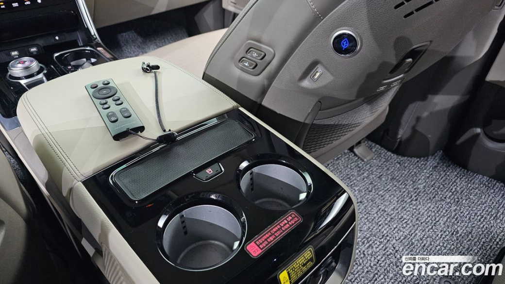 Kia Carnival 9-Seater Hi-Limousine, 2023