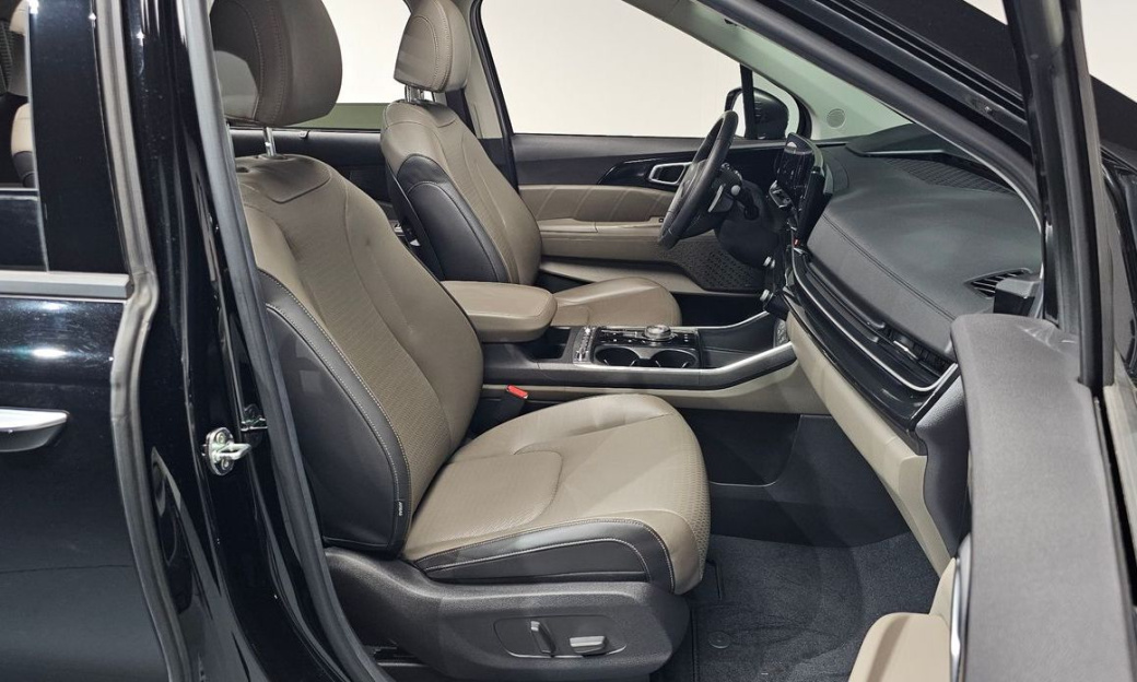 Kia Carnival 9-Seater Gravity, 2024