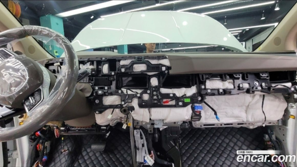 Kia Carnival 7-Seater Signature, 2024