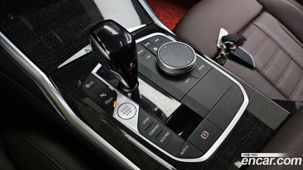 BMW 3-Series 320i Luxury, 2022
