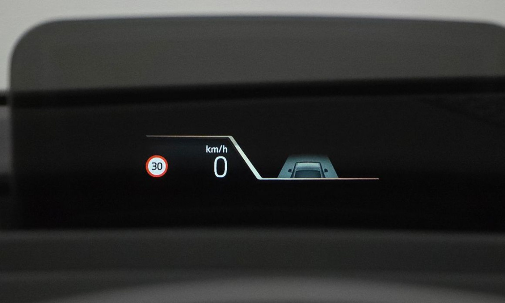 BMW 2-Series 220i Luxury, 2025