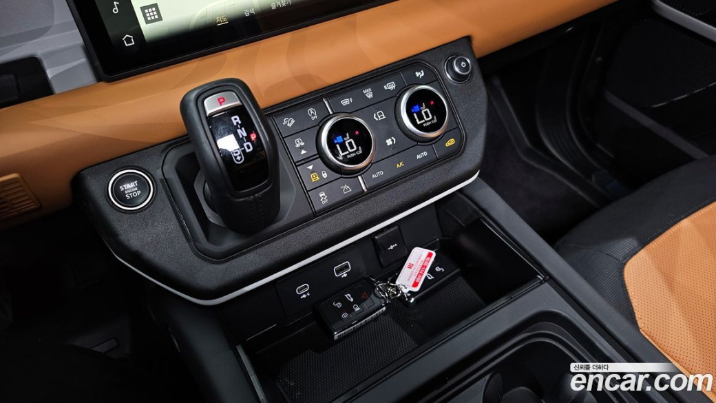 Land Rover Defender 110 P300 X-Dynamic SE, 2024