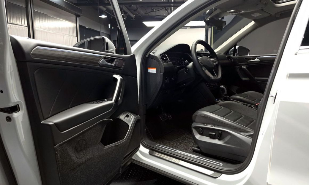 Volkswagen Tiguan 2.0 TSI Prestige, 2024