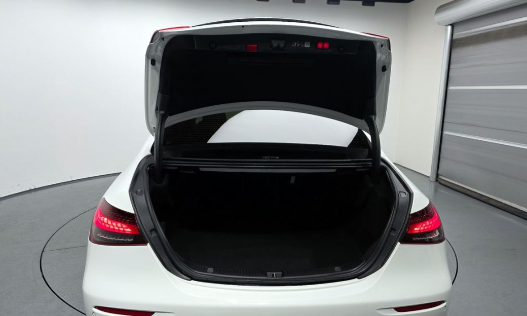 Mercedes-Benz E-Class E350 4MATIC Exclusive, 2023