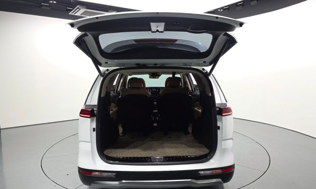 Kia Carnival 7-Seater Signature, 2023