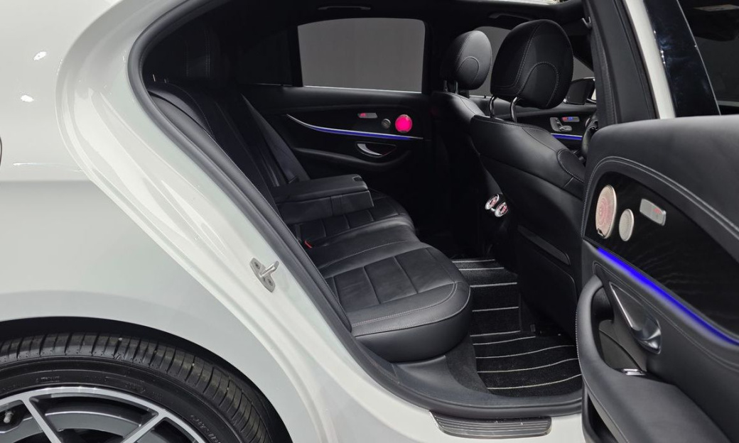 Mercedes-Benz E-Class E220d 4MATIC AMG Line, 2023