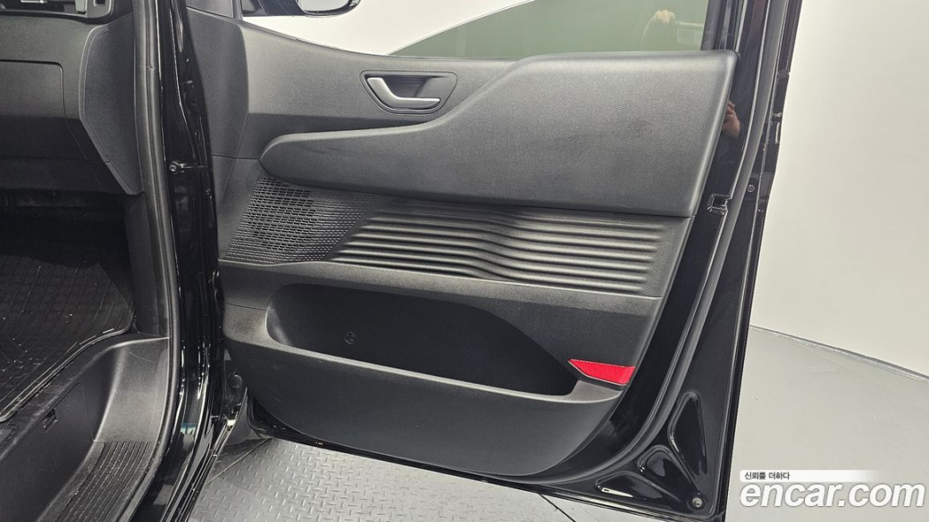 Hyundai Staria Tourer 11-Seater, 2025