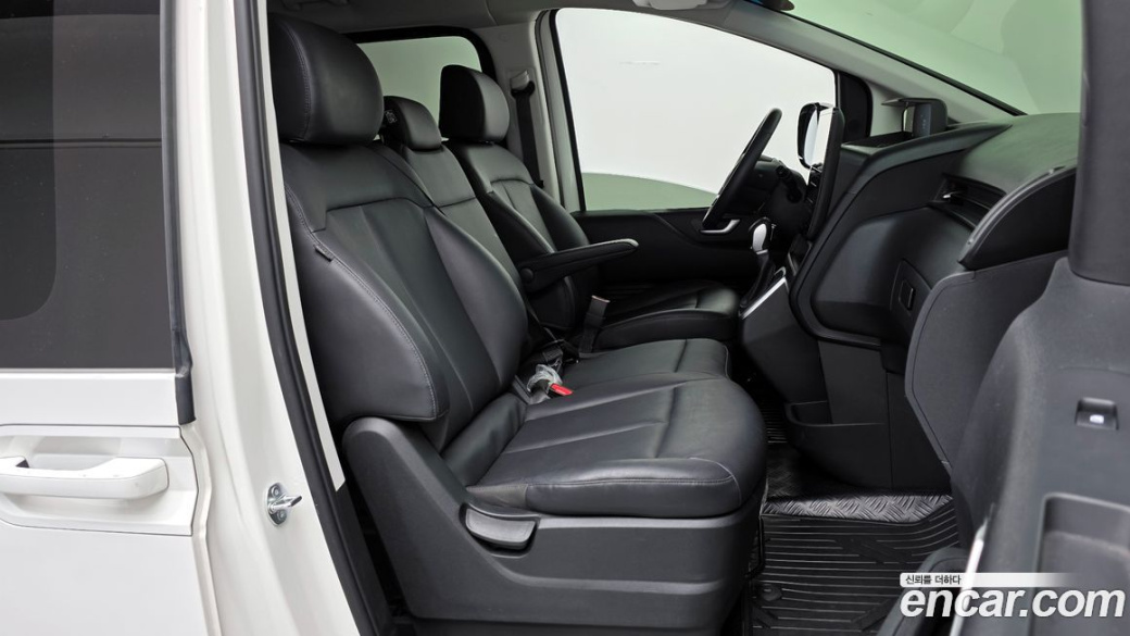 Hyundai Staria Tourer 9-Seater, 2024
