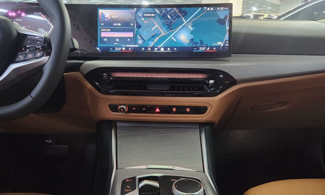 BMW 3-Series 320i, 2025